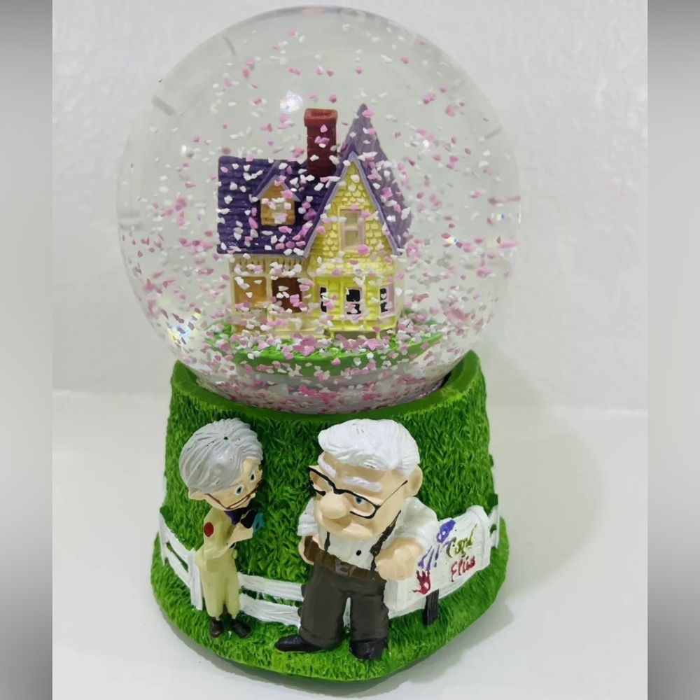 Disney Pixar UP House Snow Globe/Music Box Valentine's 2024 Walgreens Exclusive